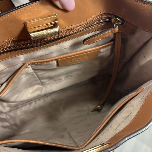 MICHAEL Michael Kors Signature Sullivan Large North South Leather Messenger Bag - Picture 6 of 11